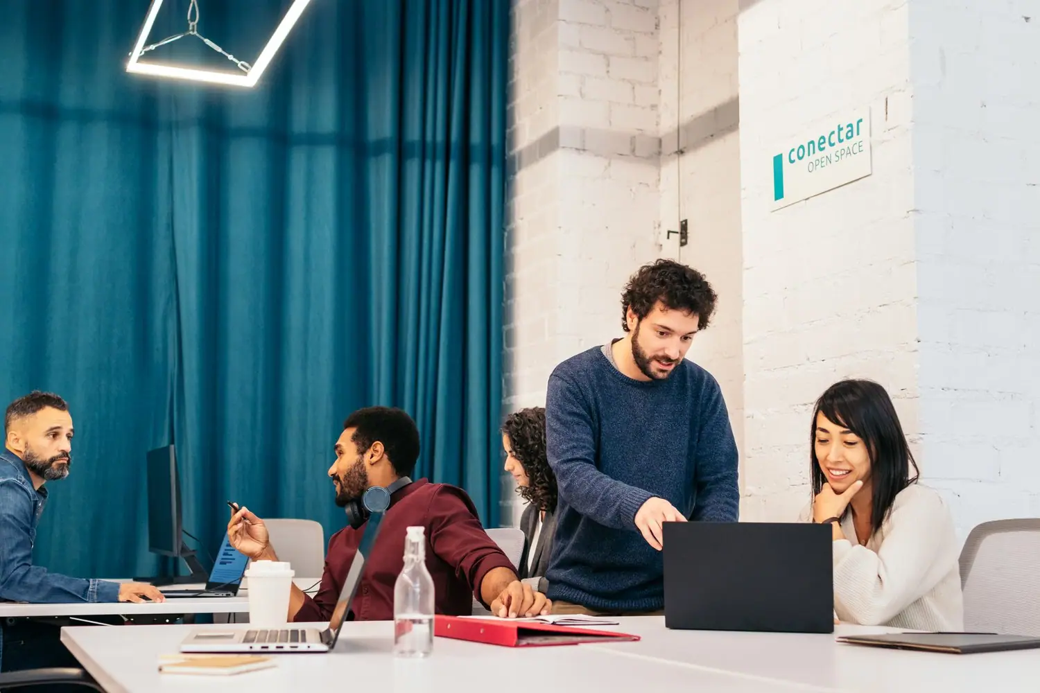 Przestrzenie coworkingowe: powstające centra biznesowe