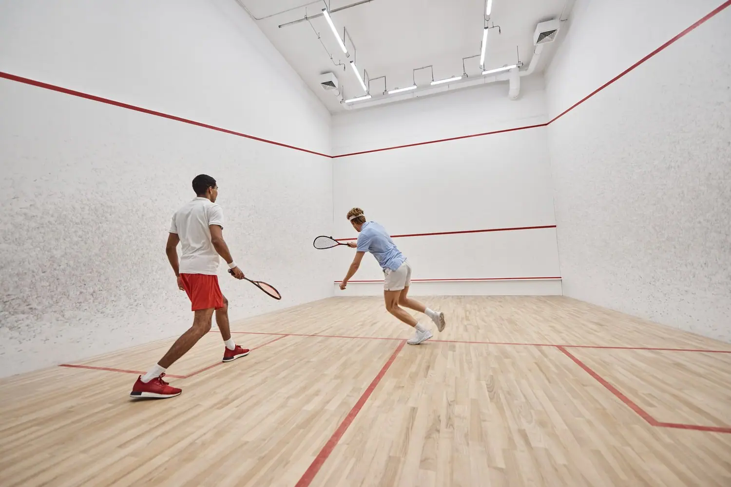 Squash w mieście: najlepsze korty i kluby sportowe