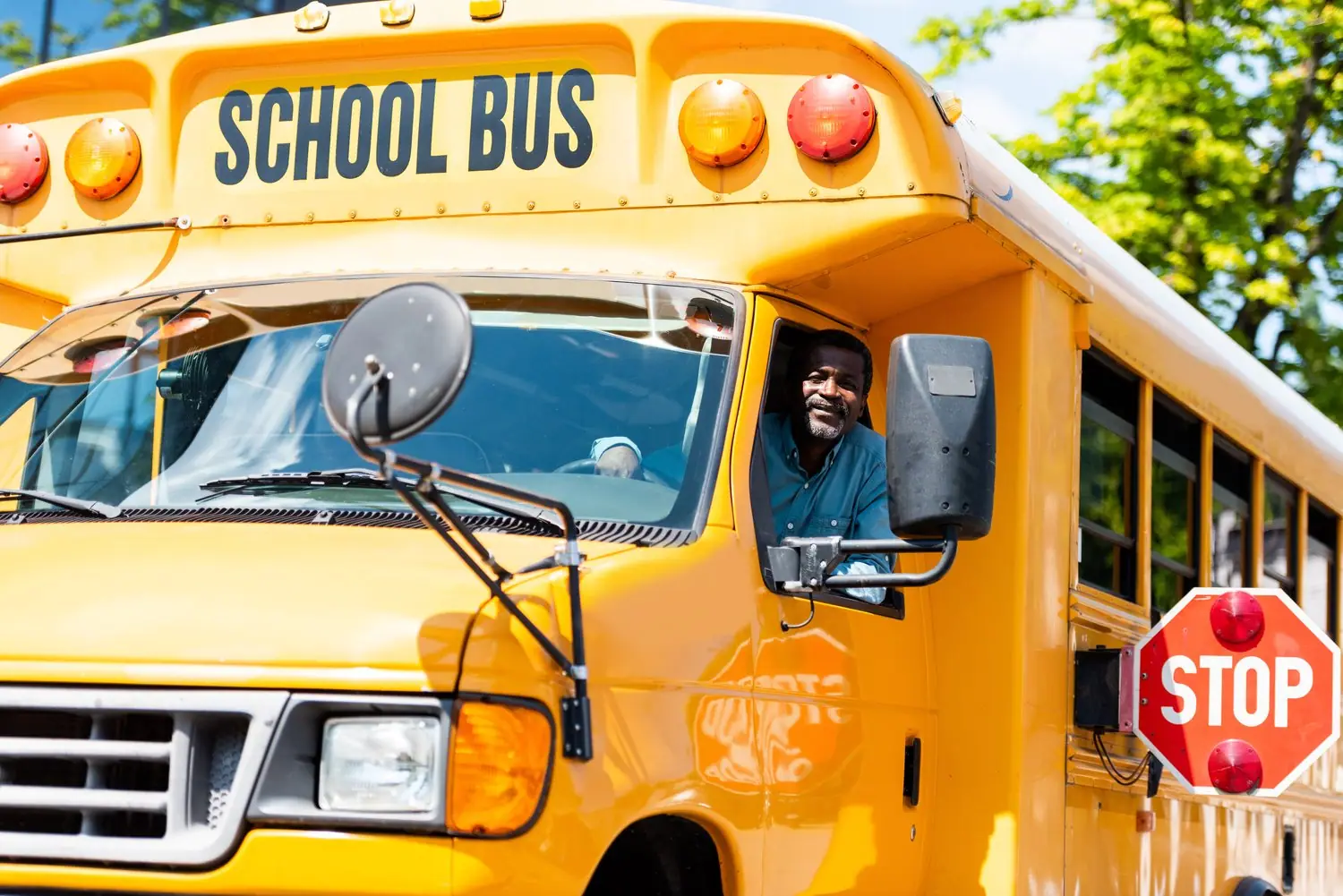 Transport szkolny: przewodnik dla rodziców i opiekunów