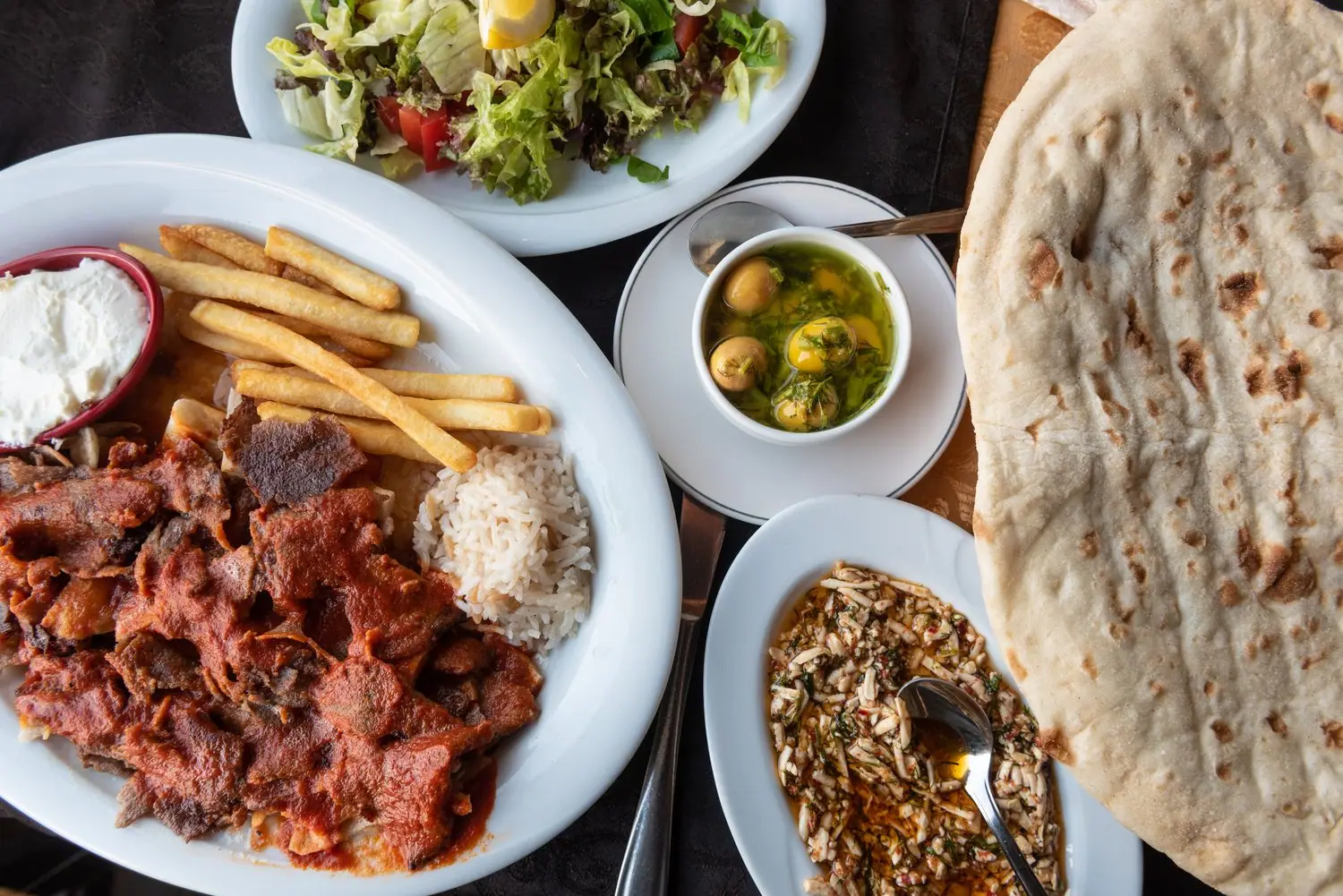Restauracje śródziemnomorskie: przewodnik po smakach południa