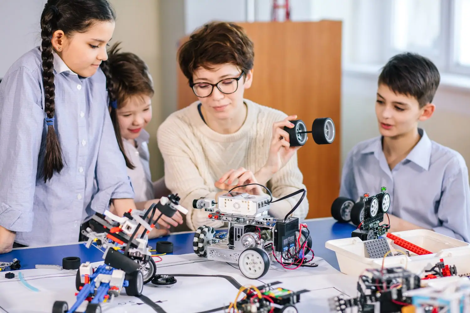 Warsztaty robotyki dla rodzin: nauka poprzez zabawę