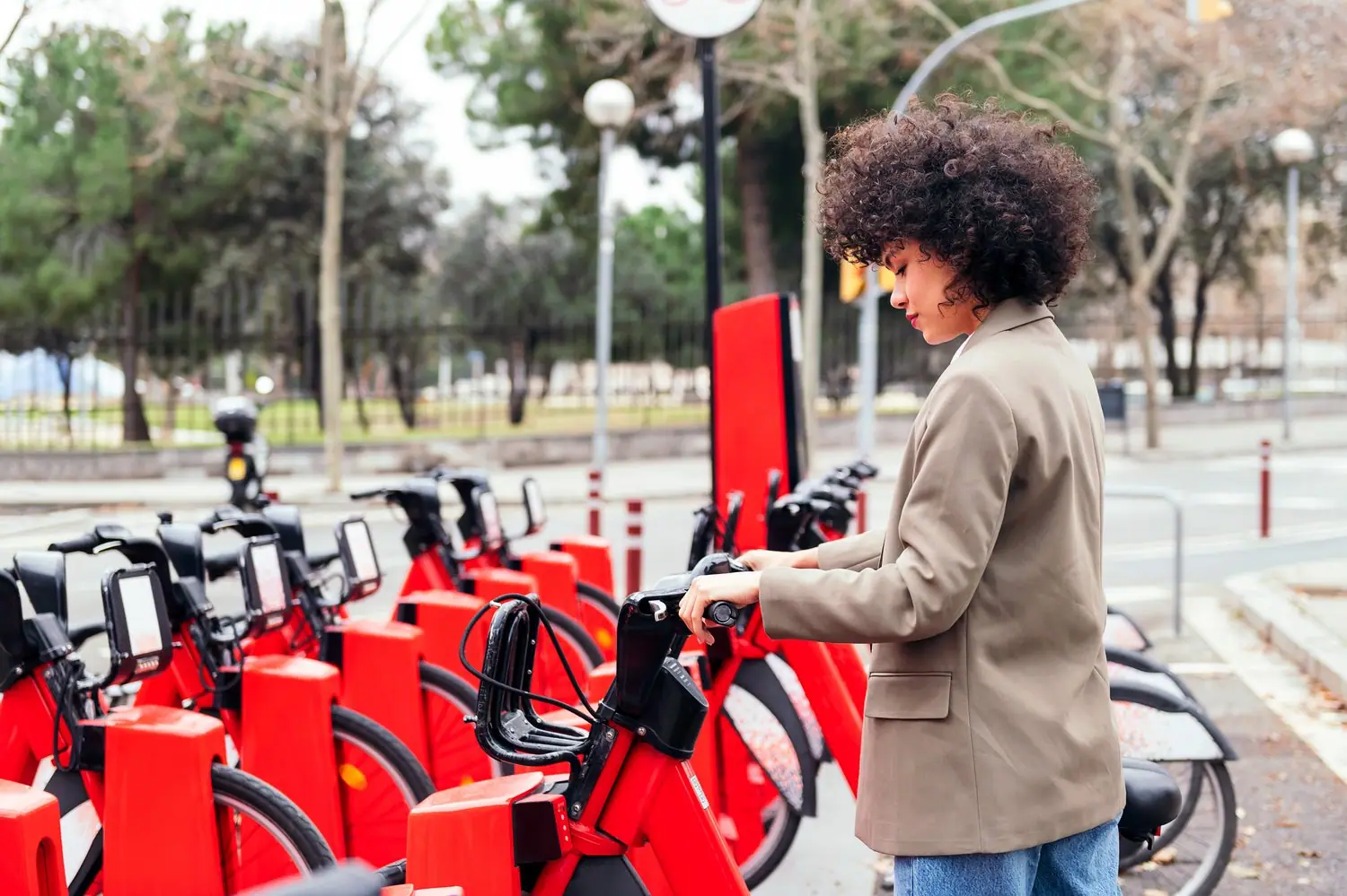 Transport rowerowy: system wypożyczalni i stacji dokujących