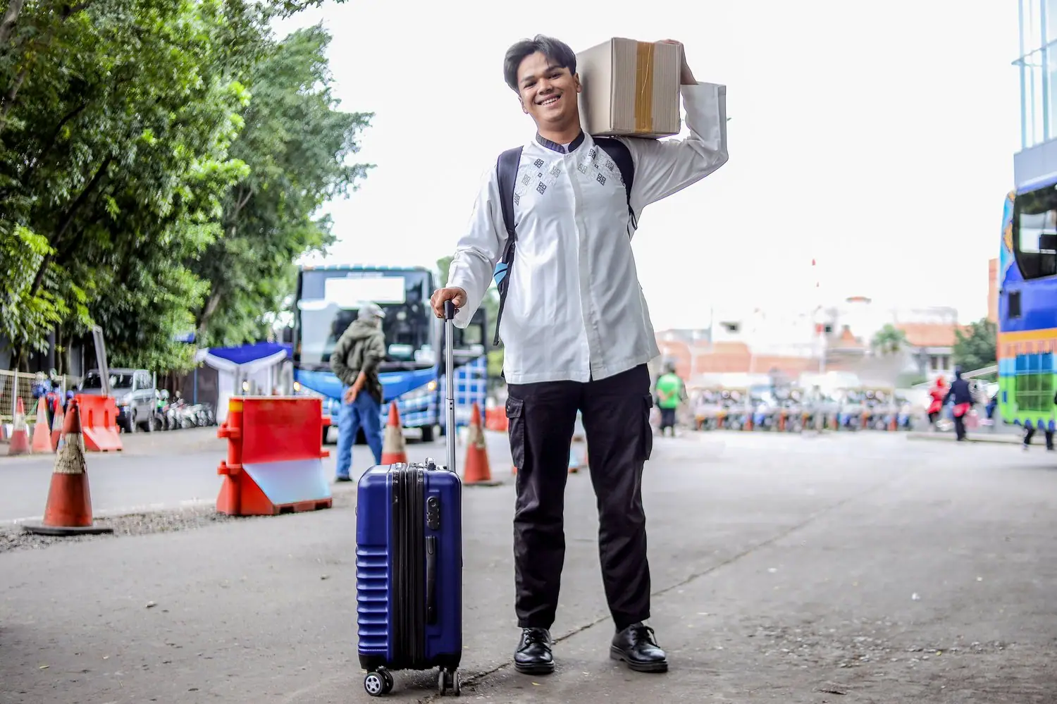 Transport bagażu ciężkiego: kiedy wybrać kuriera a kiedy transport publiczny