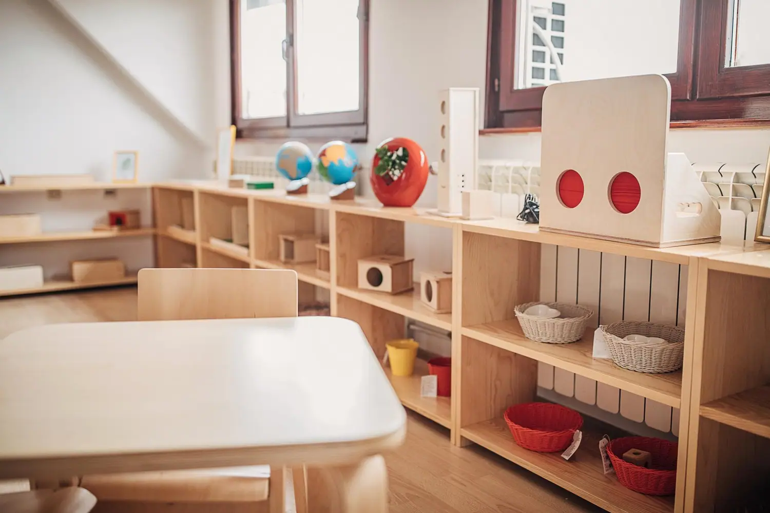 Jak wybrać najlepsze przedszkole Montessori dla swojego dziecka